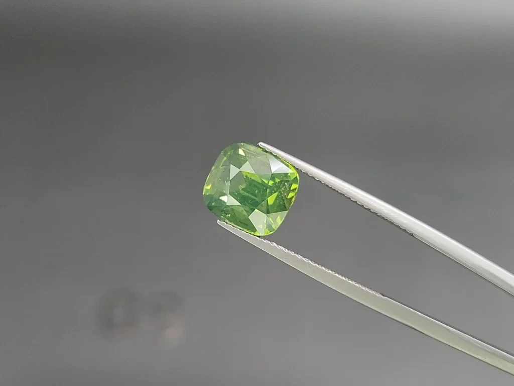 Green zircon cushion cut 6.33 carats, Tanzania  Image №3