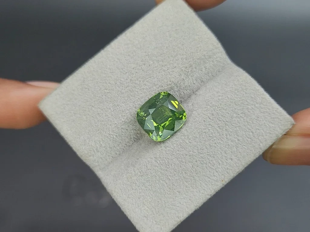 Green zircon cushion cut 6.33 carats, Tanzania  Image №4