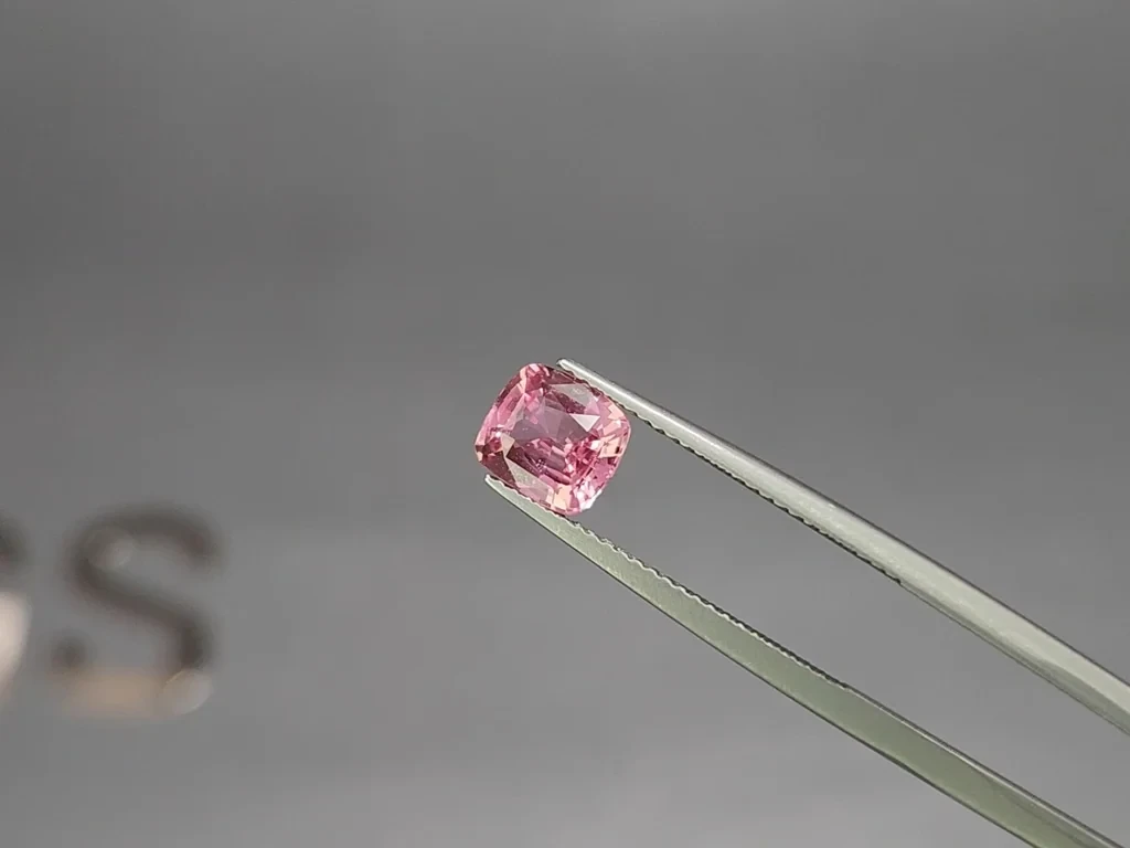 Pink sapphire cushion cut 1.61 carats, Sri Lanka Image №3