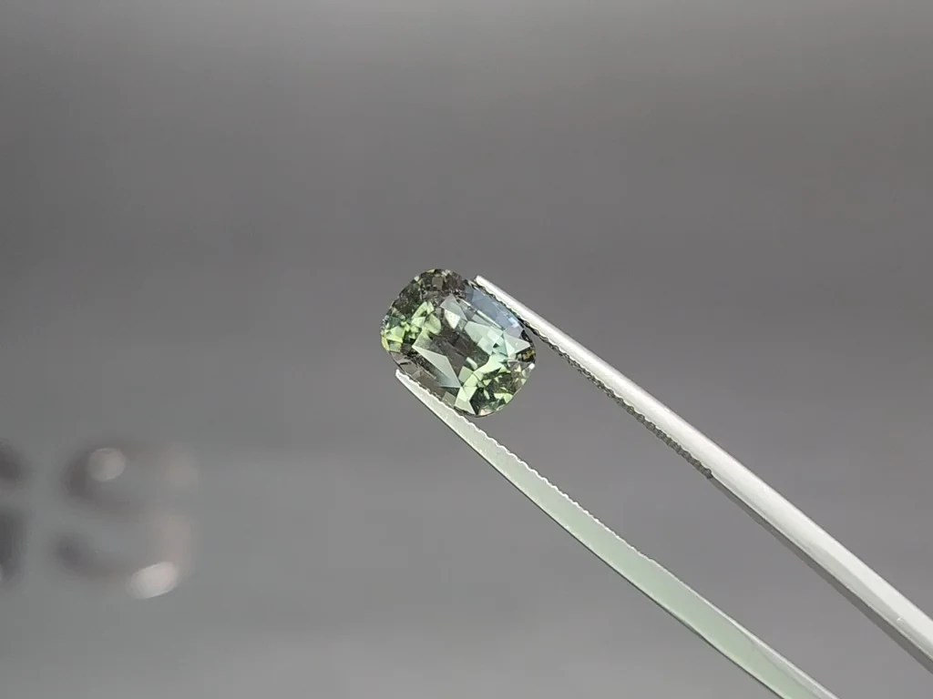 Unheated Teal sapphire cushion cut 5.08 carats, Tanzania Image №3