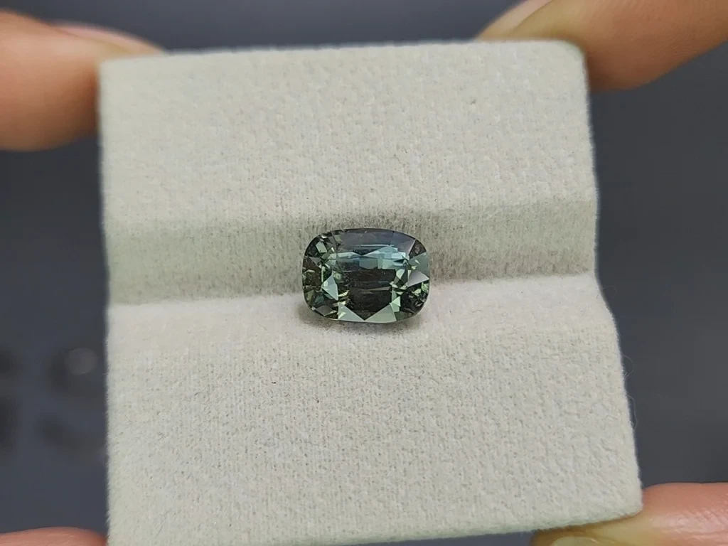 Unheated Teal sapphire cushion cut 5.08 carats, Tanzania Image №4