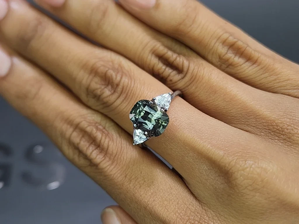 Unheated Teal sapphire cushion cut 5.08 carats, Tanzania Image №5