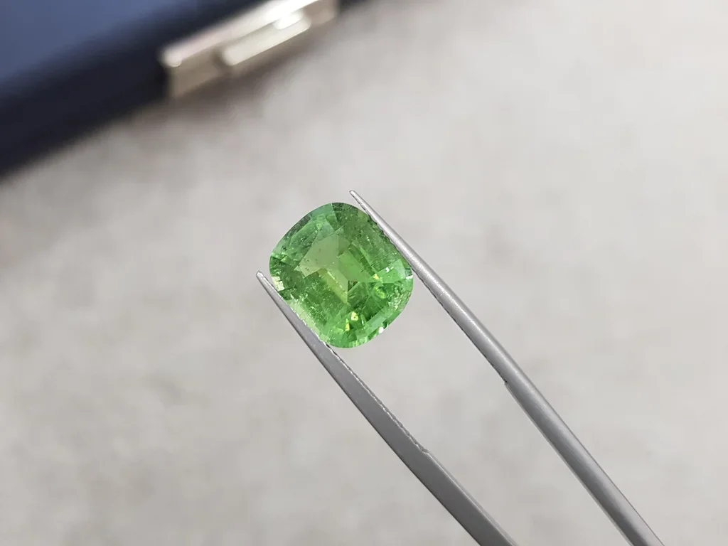 Neon green tourmaline Paraiba 5.90 ct, Mozambique Image №3