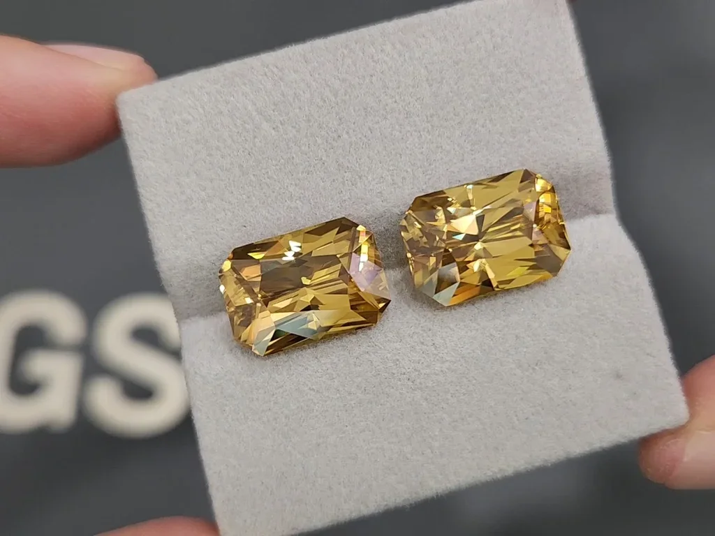 Pair of large "Golden yellow" zircons 20.83 carats in radiant cut, Sri Lanka Image №4