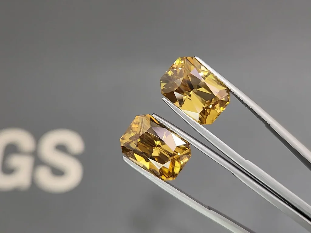 Pair of large "Golden yellow" zircons 20.83 carats in radiant cut, Sri Lanka Image №3