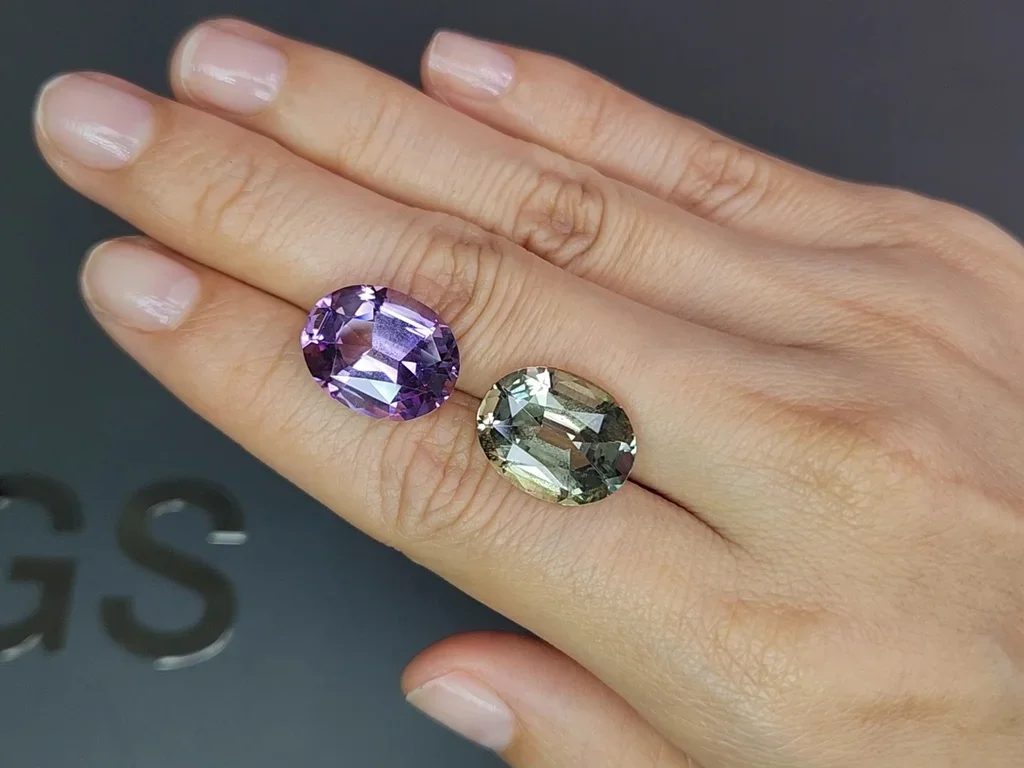 Contrasting pair of violet amethyst and prasiolite (green quartz) in a high-precision cut oval 17.23 carats, Africa Image №2