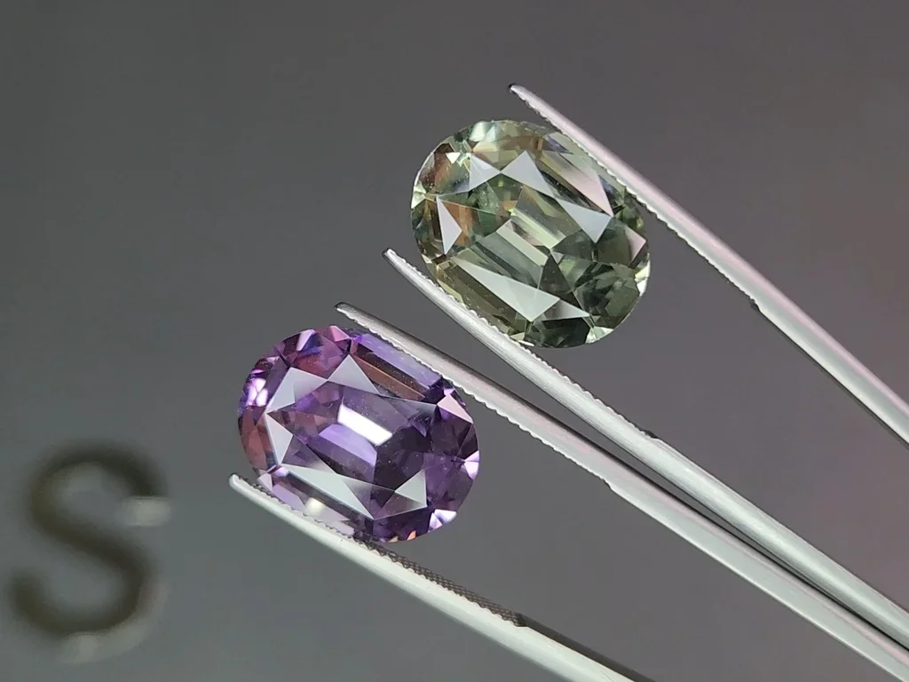 Contrasting pair of violet amethyst and prasiolite (green quartz) in a high-precision cut oval 17.23 carats, Africa Image №3