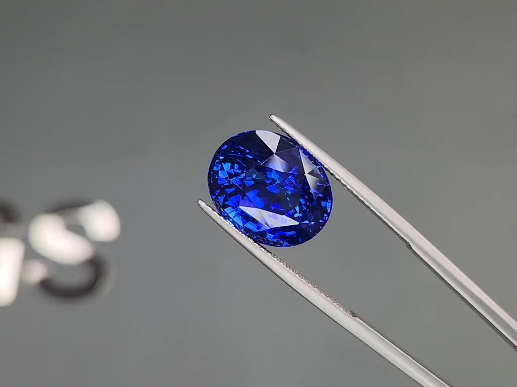 Royal Blue sapphire in oval cut 12.04 carats, Sri Lanka Image №3