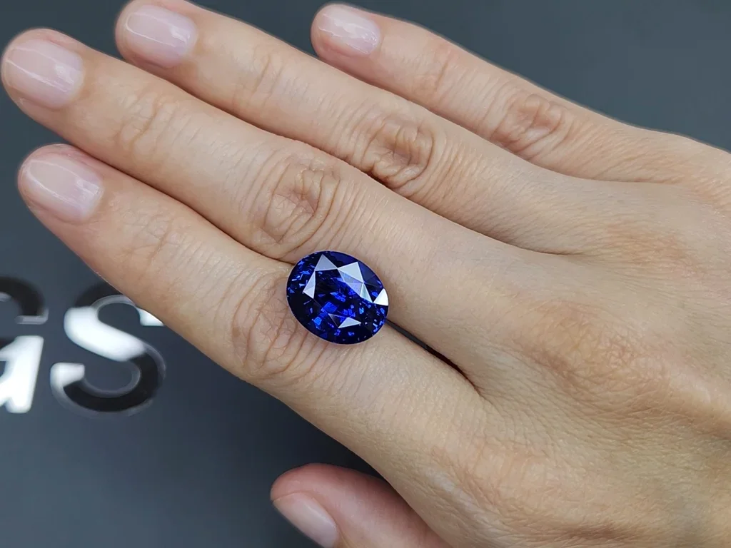 Royal Blue sapphire in oval cut 12.04 carats, Sri Lanka Image №2