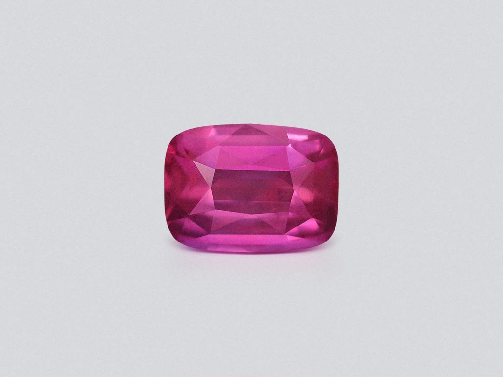 Unheated vivid pink sapphire in cushion cut 4.01 carats, Madagascar Image №1
