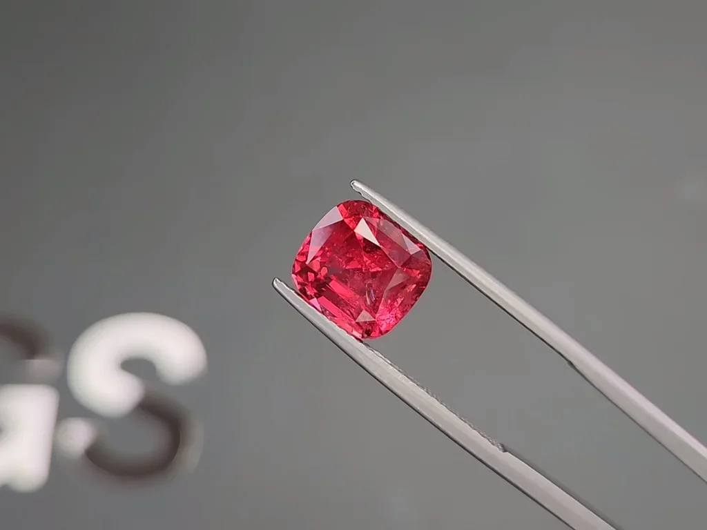 Red-pink Mahenge spinel in cushion cut 4.67 carats, Tanzania Image №3