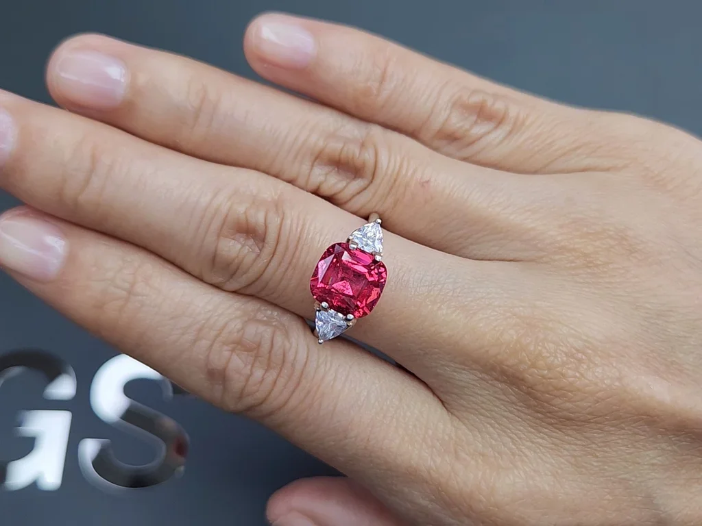 Red-pink Mahenge spinel in cushion cut 4.67 carats, Tanzania Image №5