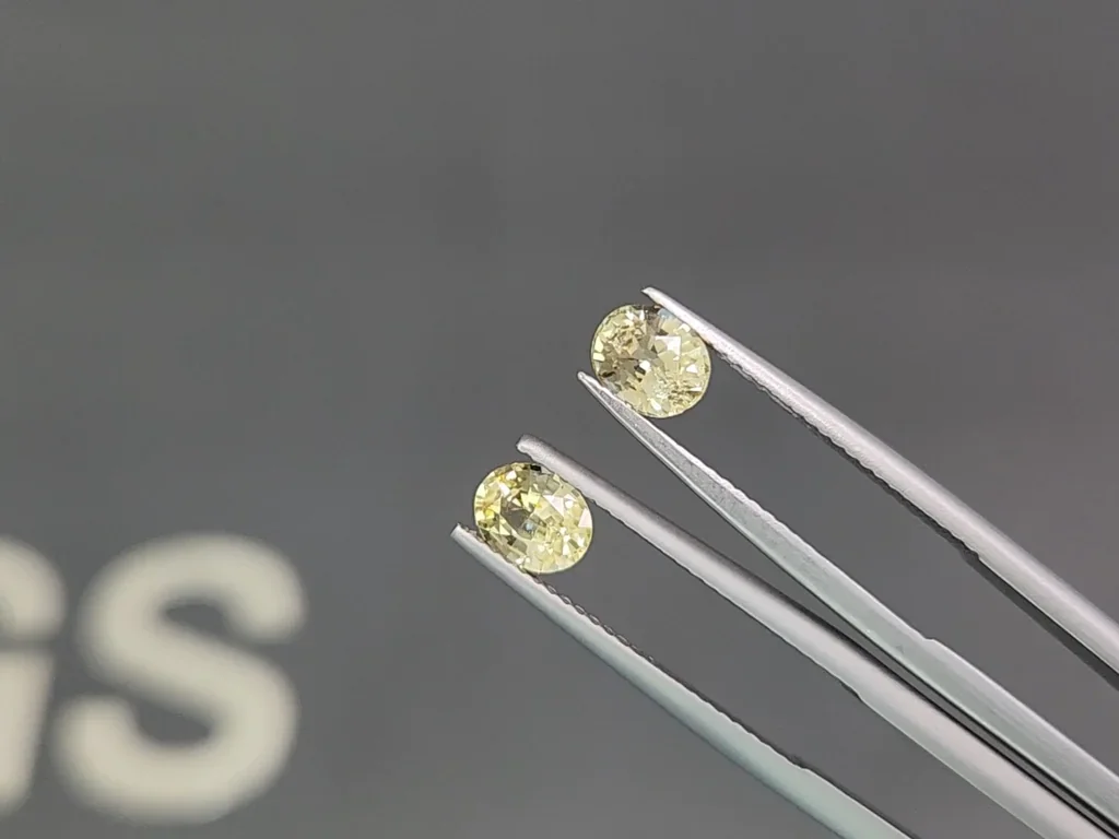 Pair of unheated yellow sapphires oval cut 1.63 carats, Sri Lanka Image №3