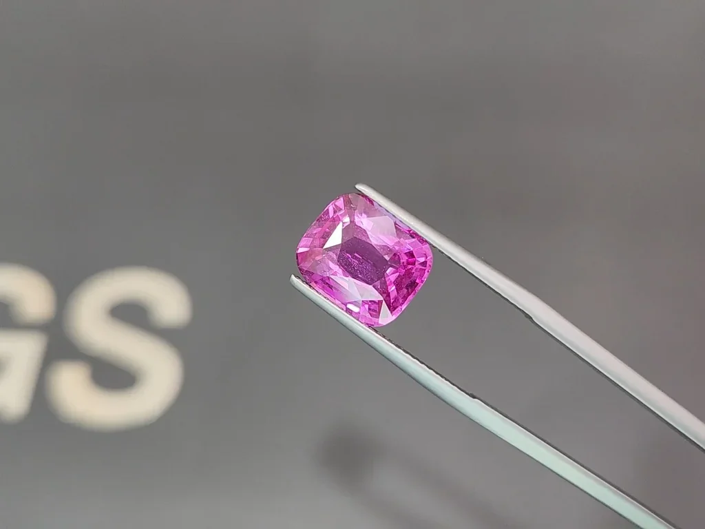 Unheated sapphire Vivid Pink cushion cut 7.01 carats, Sri Lanka   Image №3