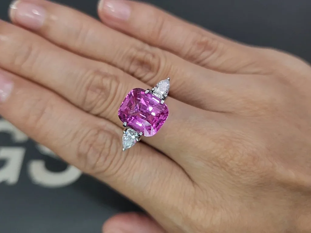 Unheated sapphire Vivid Pink cushion cut 7.01 carats, Sri Lanka   Image №4