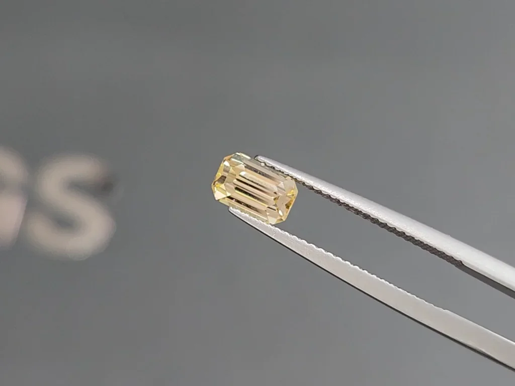 Yellow sapphire octagon cut 1.56 carats, Sri Lanka Image №3