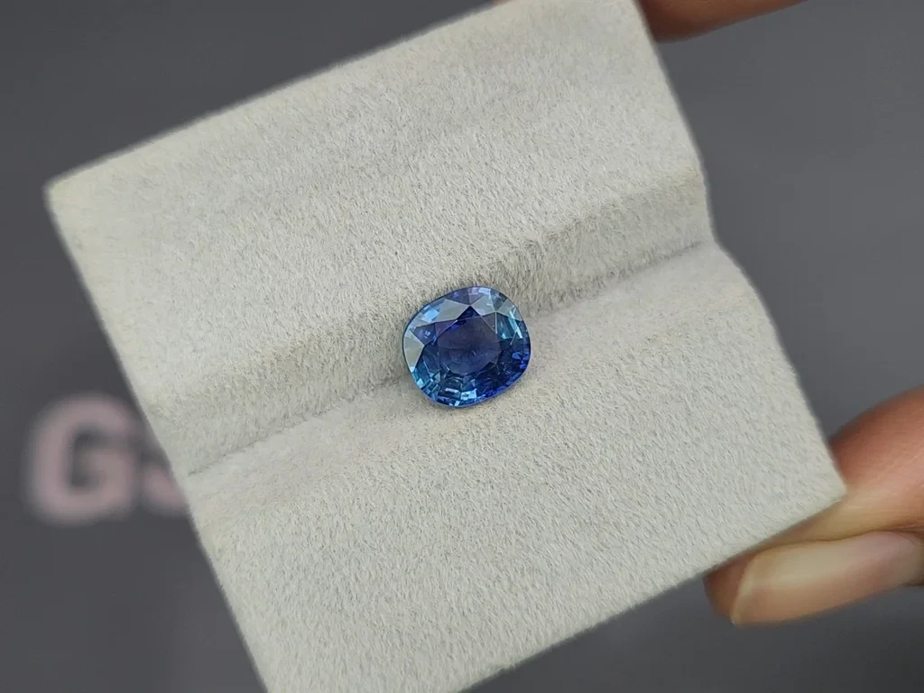 Unheated sapphire Bi-color cushion cut 2.16 carats, Burma Image №4