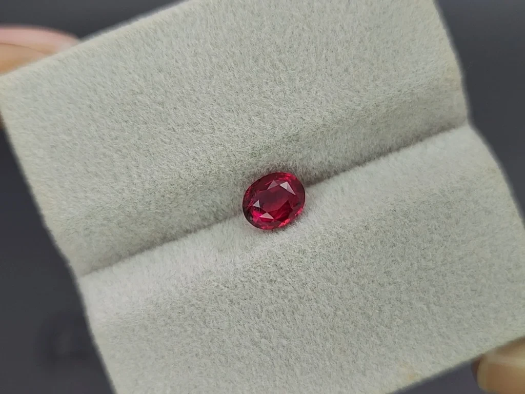 Unheated ruby Pigeon blood oval cut 1.04 carats, Mozambique Image №4