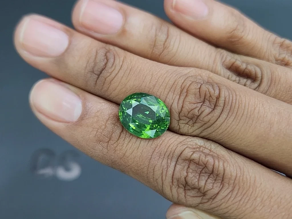 Green zircon oval cut  9.25 carats, Tanzania  Image №2
