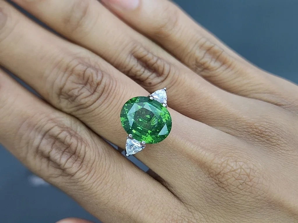 Green zircon oval cut  9.25 carats, Tanzania  Image №5
