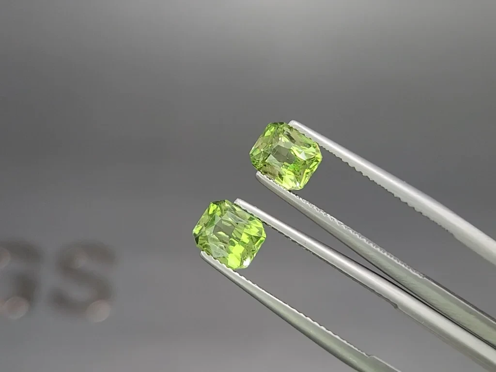 Pair of tsavorite garnets radiant cut  3.30 carats, Africa Image №3