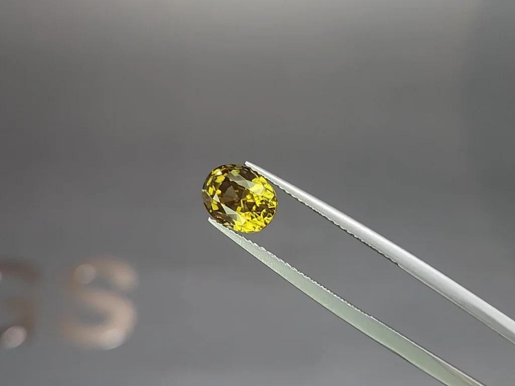 Zircon Vivid greenish yellow oval cut 3.98 carats, Sri Lanka Image №3