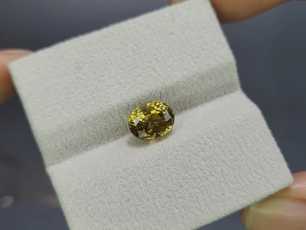 Zircon Vivid greenish yellow oval cut 3.98 carats, Sri Lanka Image №4