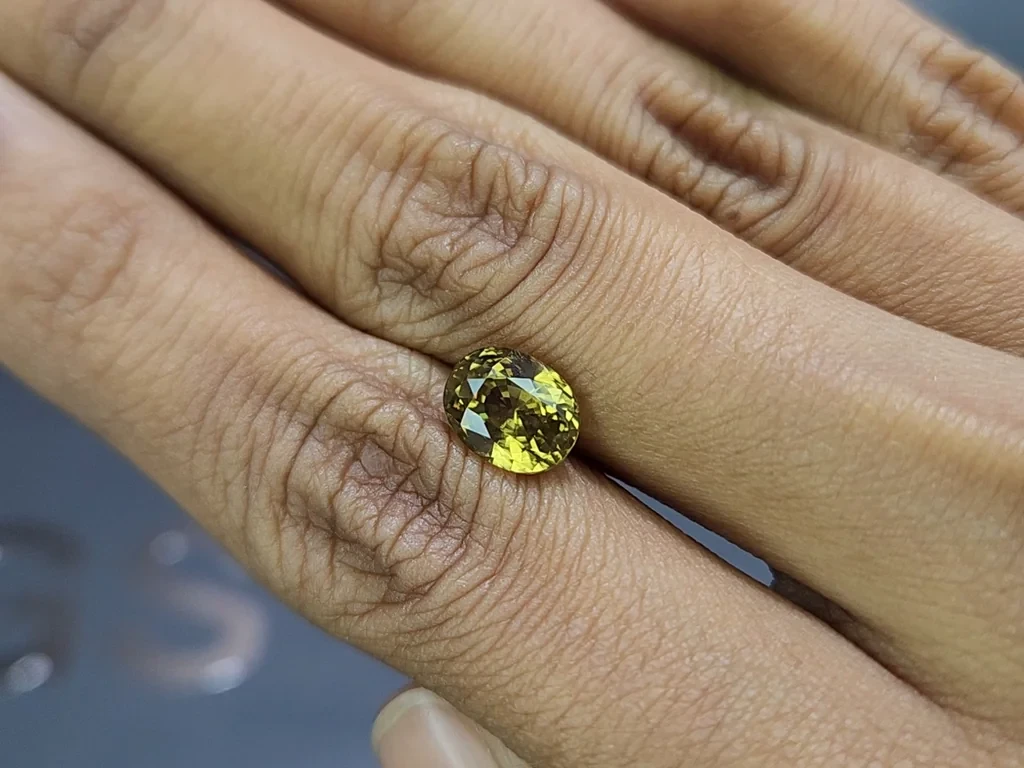 Zircon Vivid greenish yellow oval cut 3.98 carats, Sri Lanka Image №2