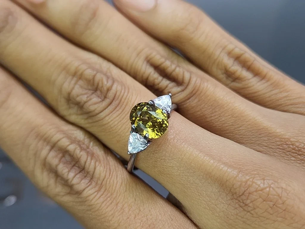 Zircon Vivid greenish yellow oval cut 3.98 carats, Sri Lanka Image №5
