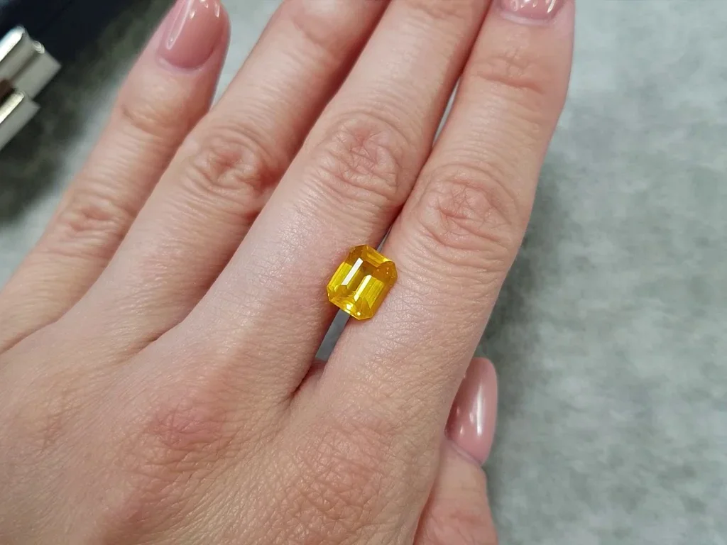 Intense yellow octagon cut sapphire 3.55 ct, Sri Lanka Image №2