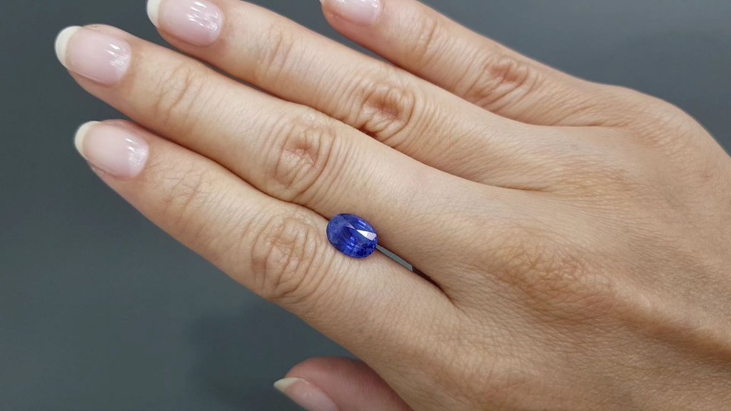 Cornflower blue unheated sapphire in oval cut 2.62 ct, Sri Lanka Image №5
