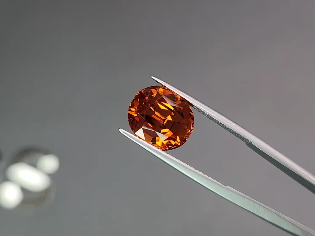 Deep orange oval cut spessartine garnet 8.66 carats  Image №3
