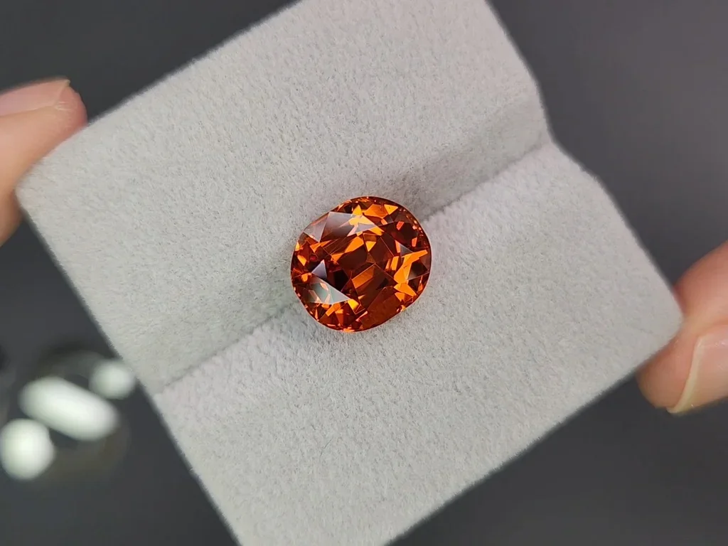 Deep orange oval cut spessartine garnet 8.66 carats  Image №4