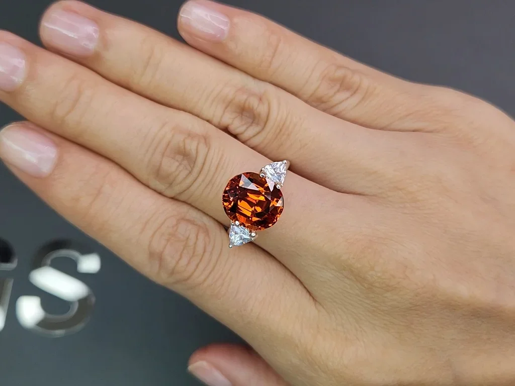 Deep orange oval cut spessartine garnet 8.66 carats  Image №5
