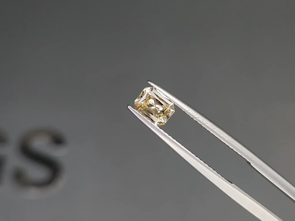 Untreated pastel yellow sapphire in radiant cut 0.75 carats, Madagascar  Image №3