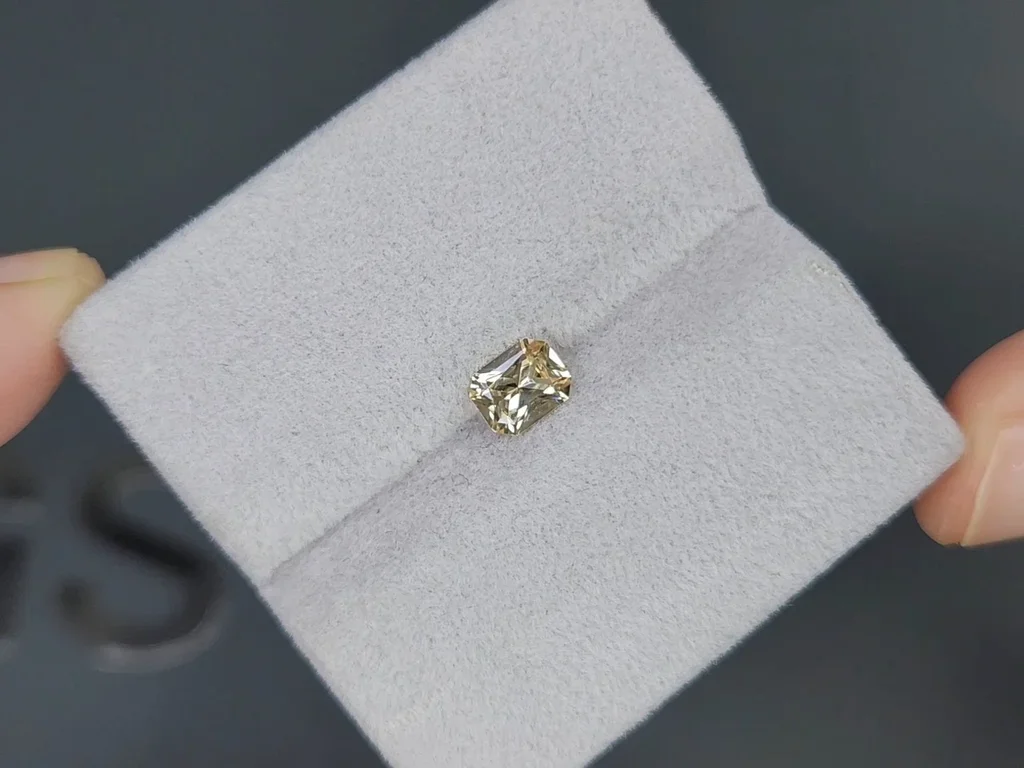 Untreated pastel yellow sapphire in radiant cut 0.75 carats, Madagascar  Image №4