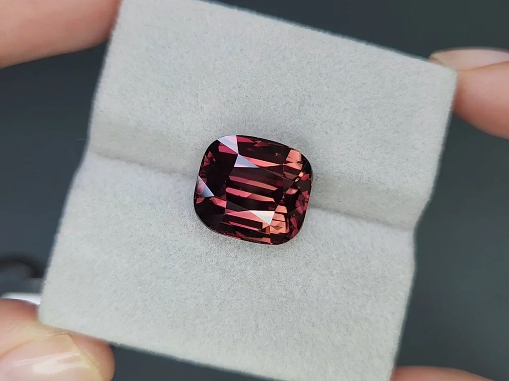 Rare 14.79ct polychrome red zircon cushion cut, Madagascar   Image №4