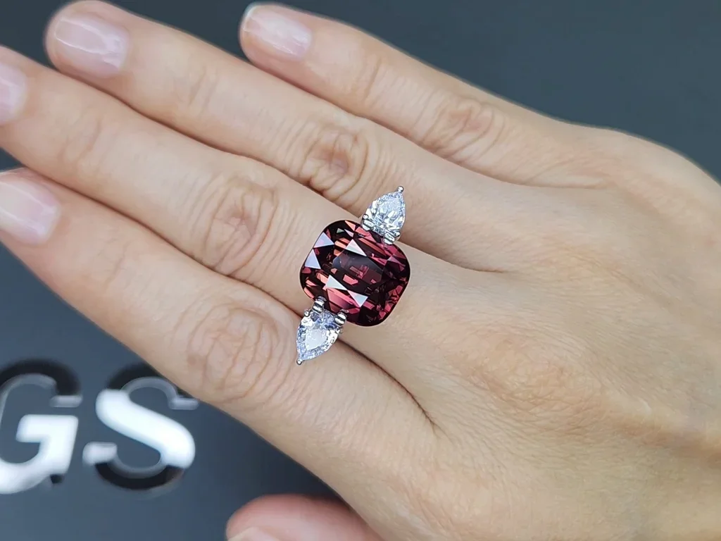 Rare 14.79ct polychrome red zircon cushion cut, Madagascar   Image №5