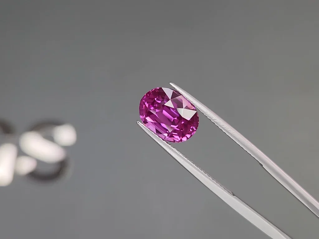 Vivid Pink unheated oval cut sapphire 5.14 carats, Sri Lanka Image №3