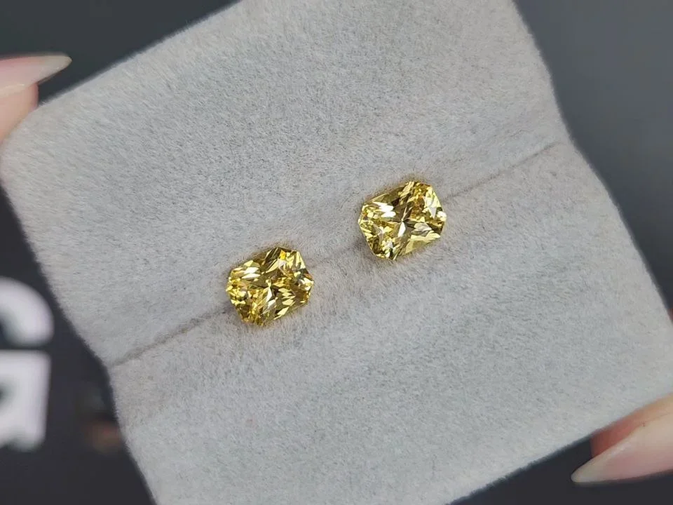 Pair of Vivid Yellow sapphires in radiant cut 2.22 carats, Sri Lanka  Image №4