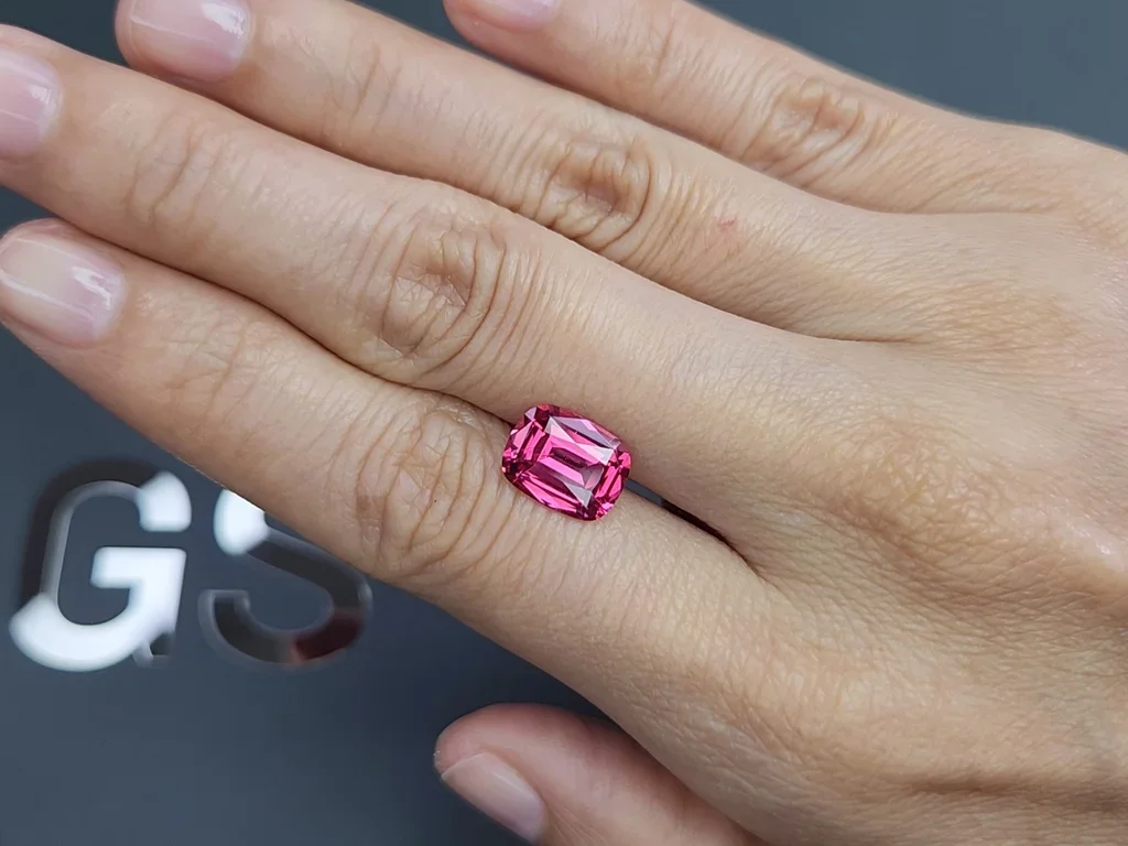 Vibrant pink Mahenge spinel in cushion cut 3.26 carats, Tanzania  Image №2