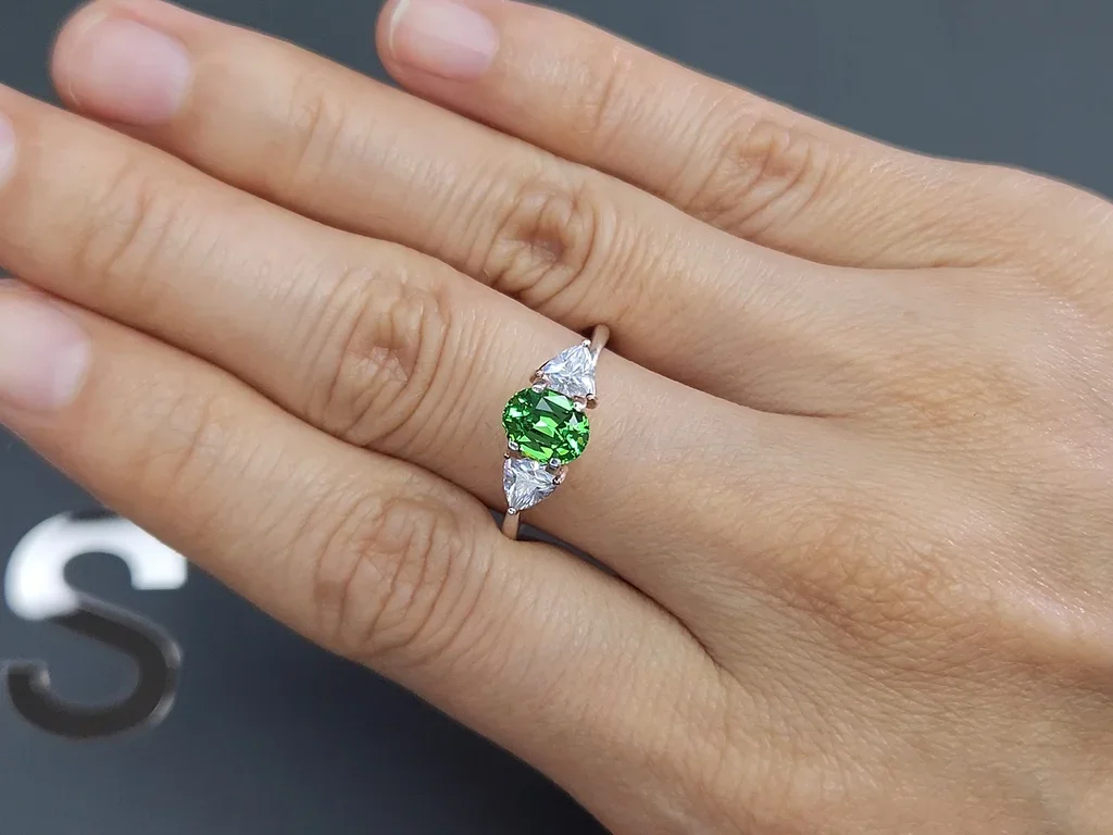 Intense Green tsavorite garnet in oval cut 1.29 carats, Tanzania Image №5