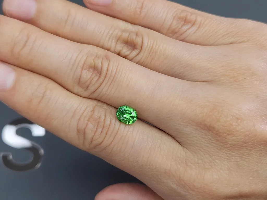 Intense Green tsavorite garnet in oval cut 1.29 carats, Tanzania Image №2