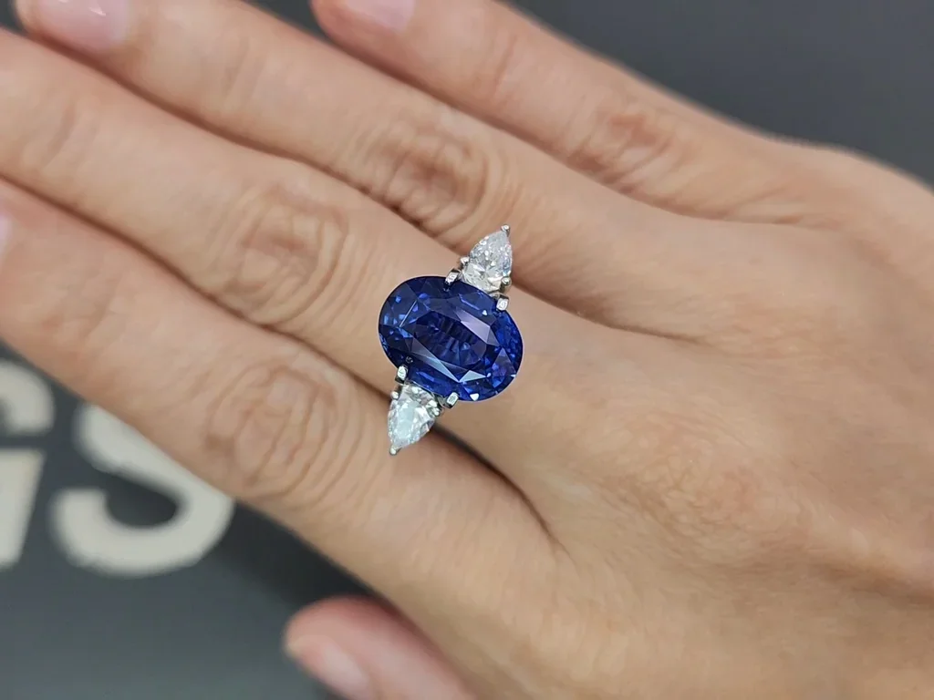 Unheated sapphire Royal Blue oval cut 9.01 carats, Sri Lanka Image №5