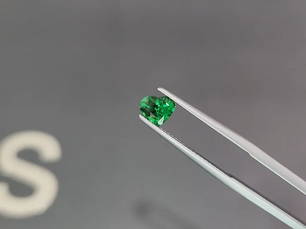 Garnet tsavorite Vivid Green heart shape 1.02 carats, Tanzania  Image №3
