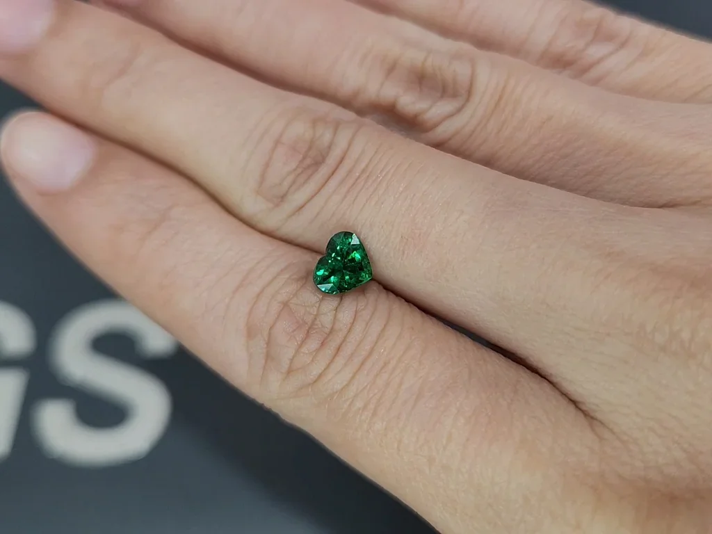 Garnet tsavorite Vivid Green heart shape 1.02 carats, Tanzania  Image №2
