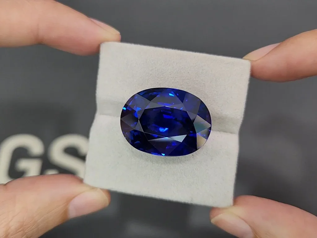Investment Royal Blue sapphire in oval cut 50.09 ct, Sri Lanka, GRS  Image №4