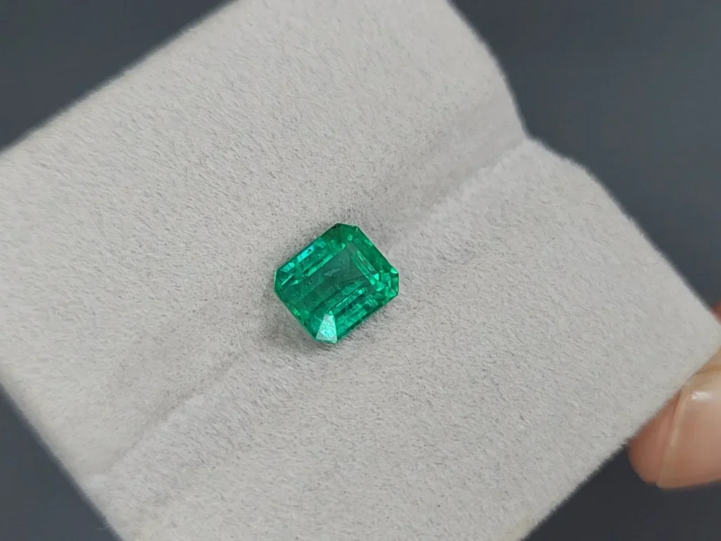 Emerald octagon cut 1.72 carats, Zambia  Image №4