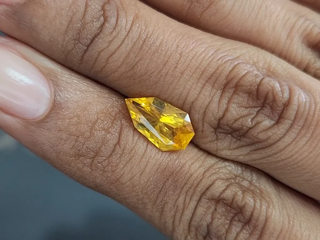 Yellow sapphire step pear cut 3.05 carats,  Sri Lanka Image №2
