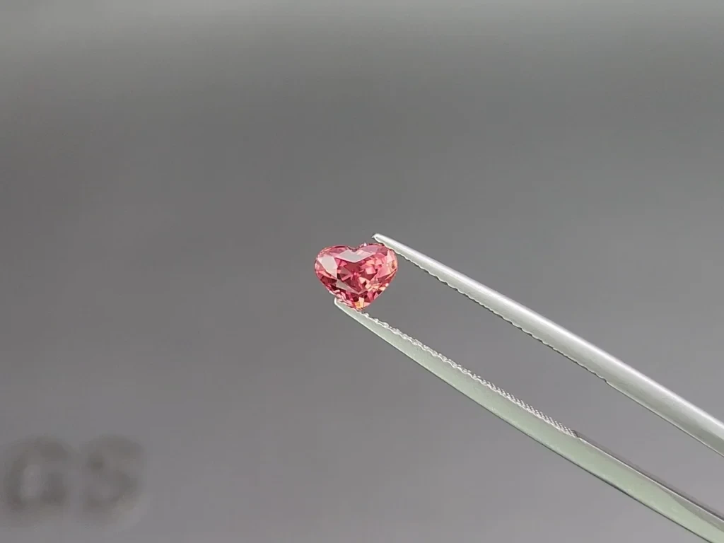 Unheated sapphire Padparadscha heart shape 1.00 carats, Sri Lanka  Image №3
